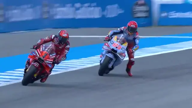 A wide shot of Marc Márquez and Francesco Bagnaia racing side by side